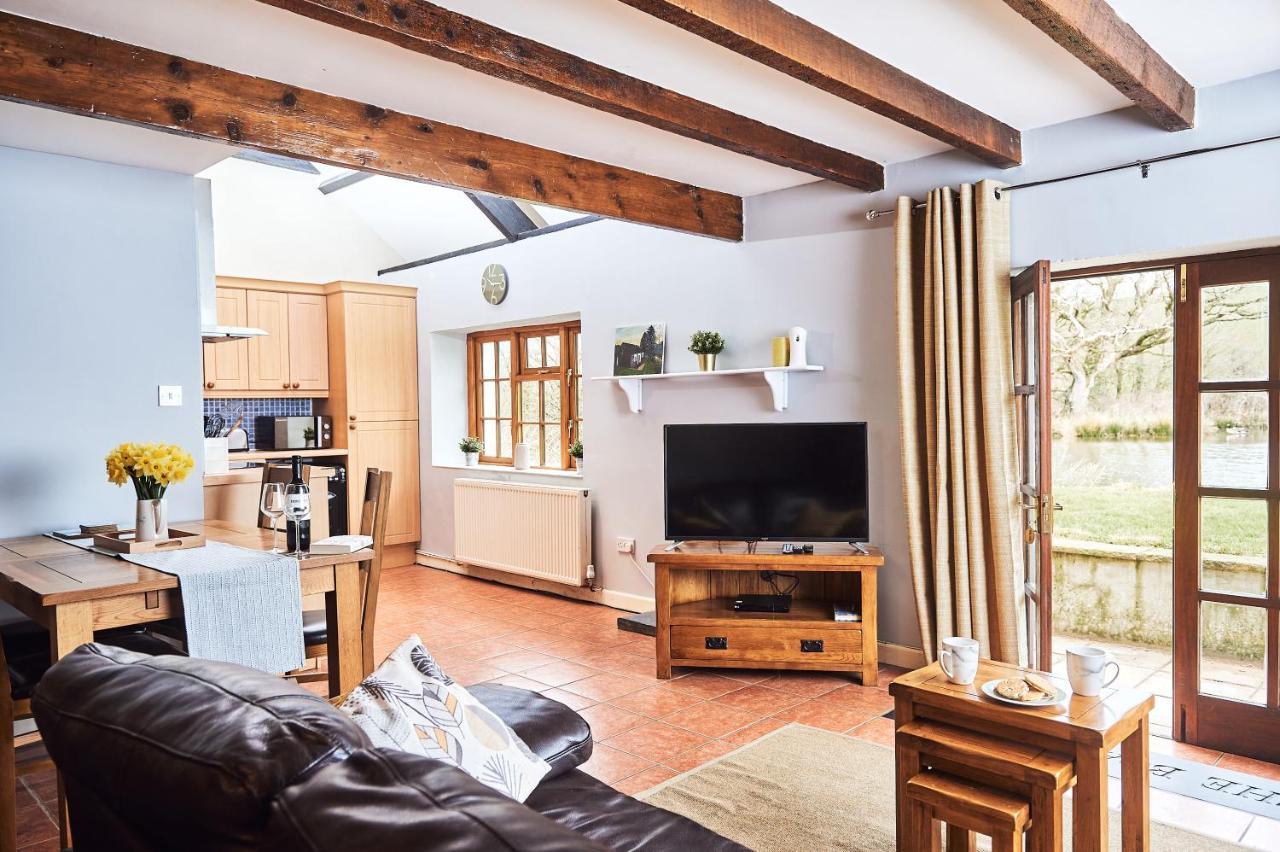 Penuwch Boathouse- Lakeside Rural Cottage Ideal For Families With Indoor Heated Pool Carmarthen Exterior foto
