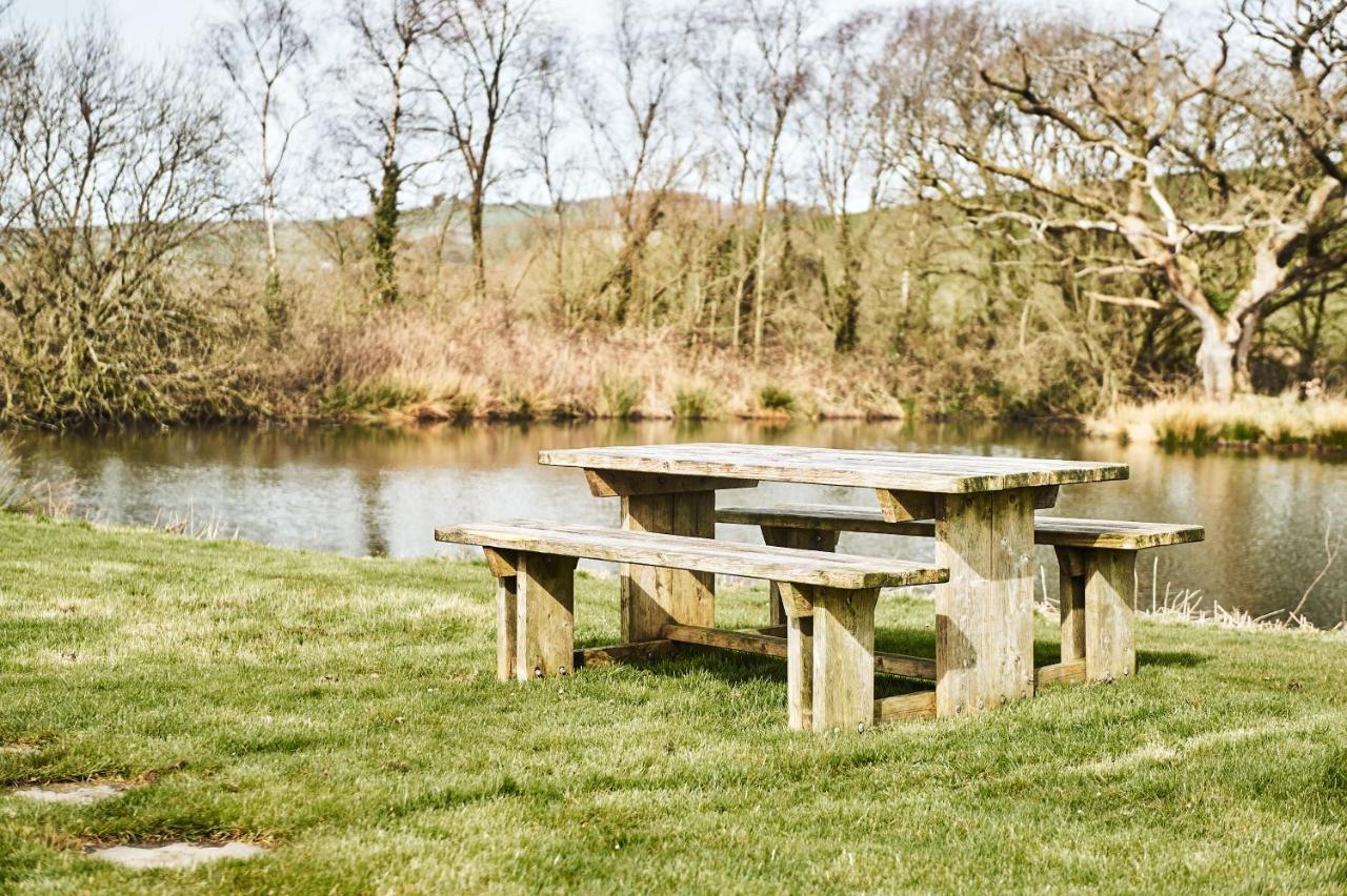 Penuwch Boathouse- Lakeside Rural Cottage Ideal For Families With Indoor Heated Pool Carmarthen Exterior foto